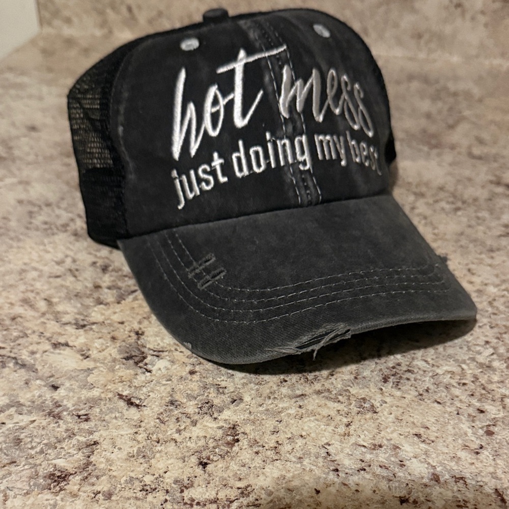 Women’s hat “ hot mess just doing her best “ ❤️🤣 super cute 🥰